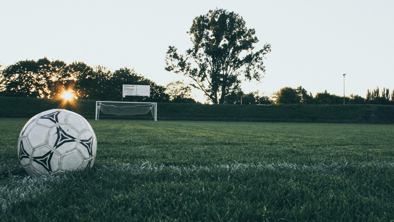 Comment commencer à jouer au football ? 10 étapes simples pour les débutants - Authority Soccer