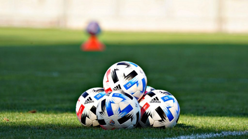 Pourquoi les ballons de football sont-ils si durs ? – Football d'autorité