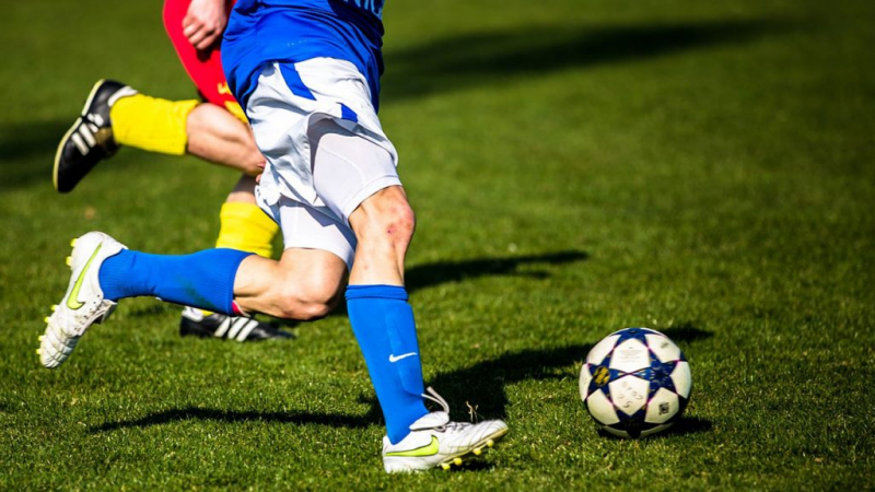  Pourquoi les joueurs de football portent-ils des protège-tibias - Authority Soccer